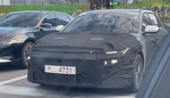 Hyundai Elantra thế hệ mới có những điểm khiến Mazda3 khó ngồi yên: Thiết kế như bước ra từ tương lai, nội thất có chi tiết như Tucson, nhưng có một thứ vẫn giữ nguyên- Ảnh 6.